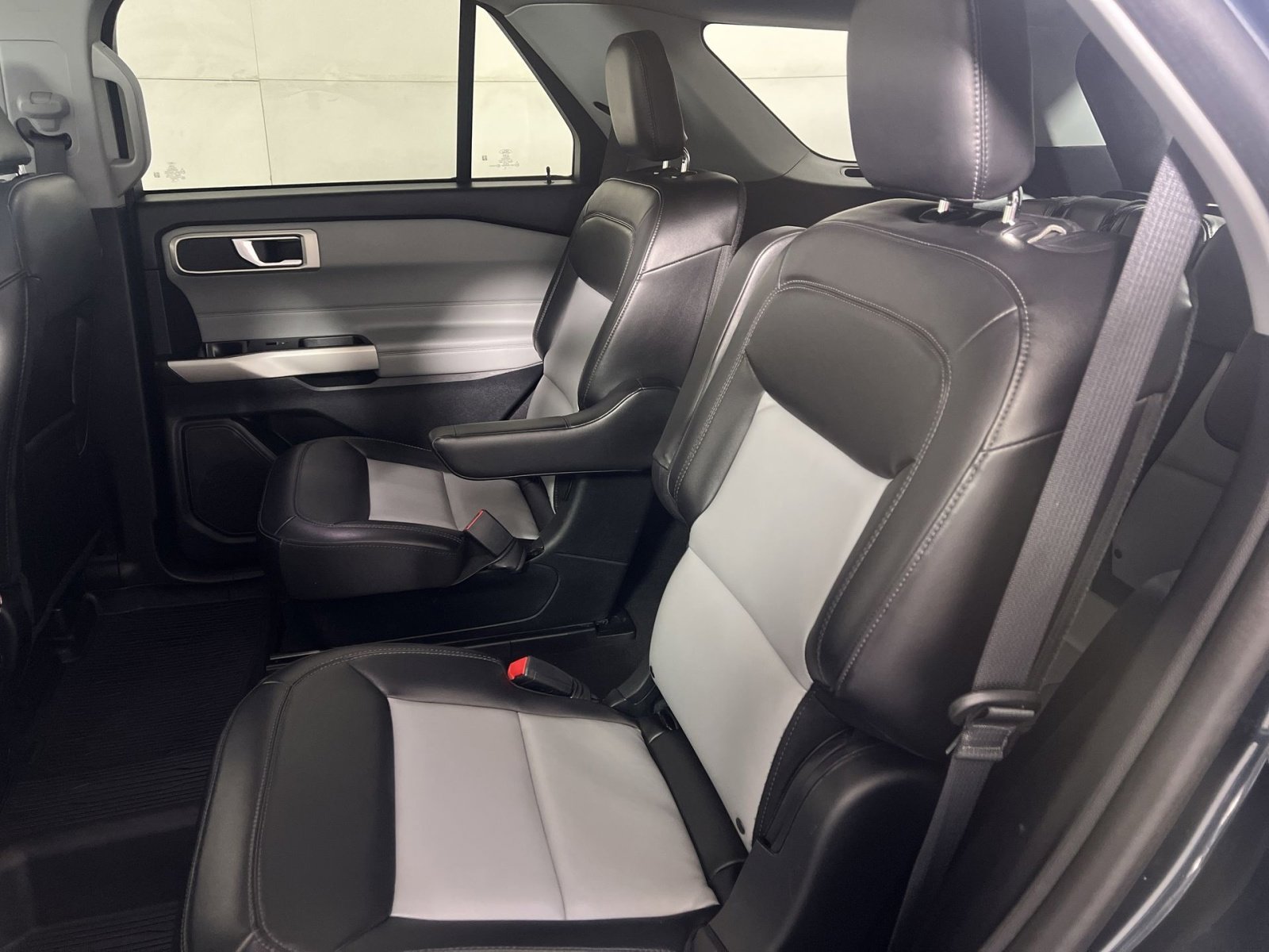 Certified 2022 Ford Explorer XLT w/ Equipment Group 202A image 25