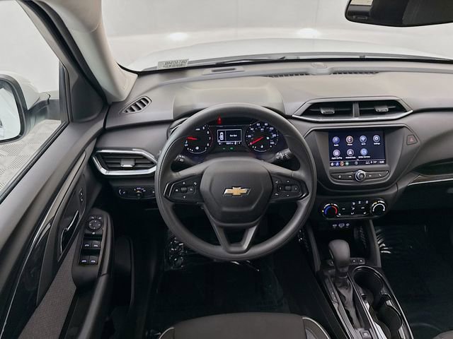 Used 2022 Chevrolet TrailBlazer LT w/ LPO, Blackout Package FWD image 21