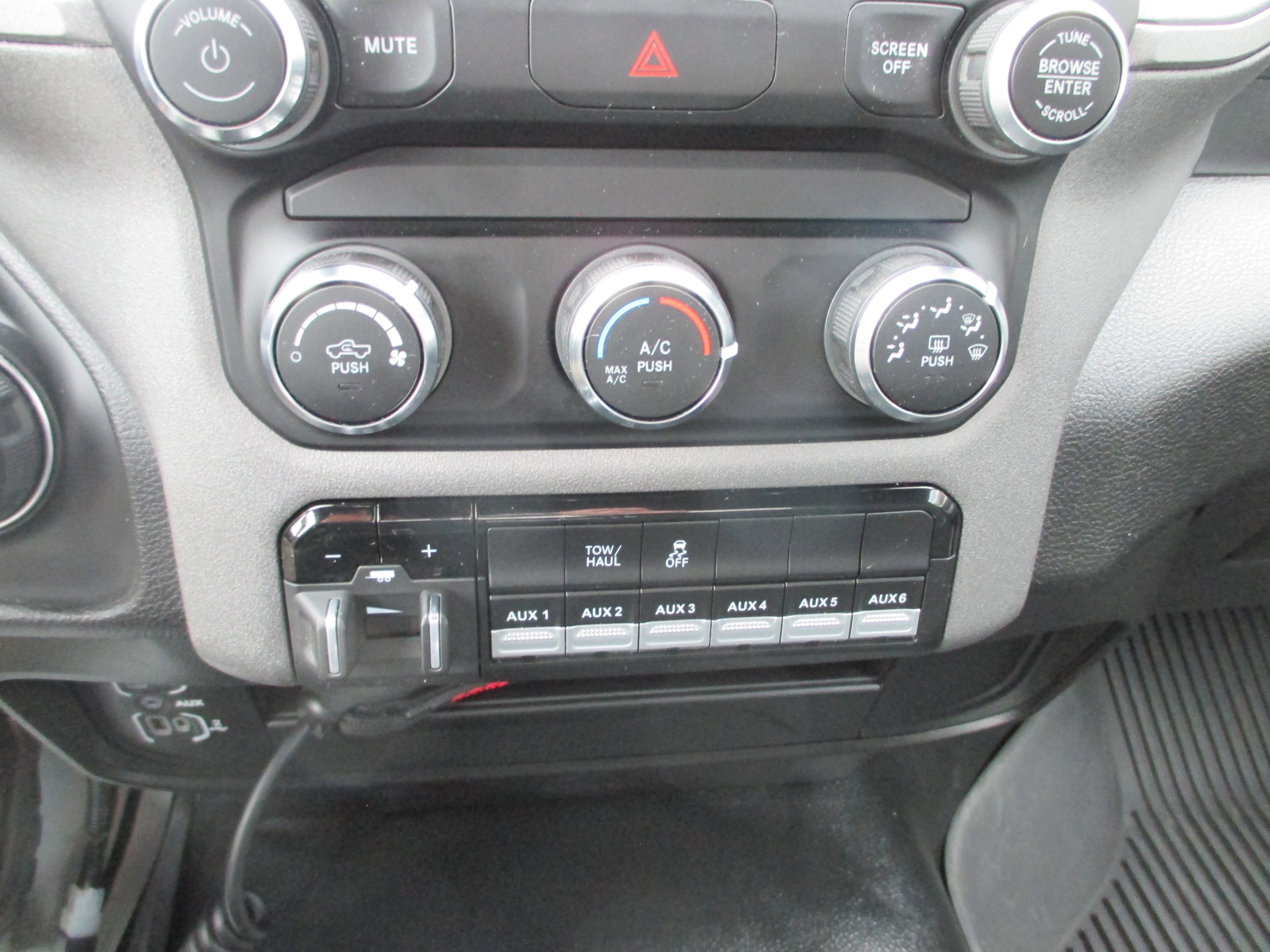 Used 2024 RAM 2500 Tradesman w/ Chrome Appearance Group AWD/4WD image 14