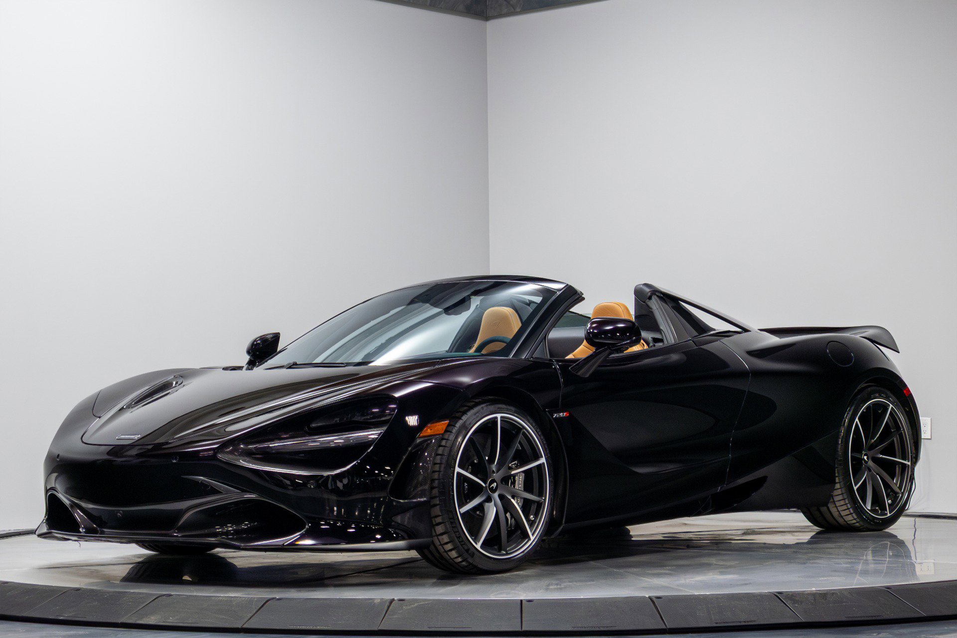 Used 2019 McLaren 720S Luxury RWD image 2