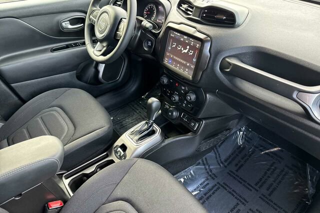 Used 2022 Jeep Renegade Latitude AWD/4WD image 16