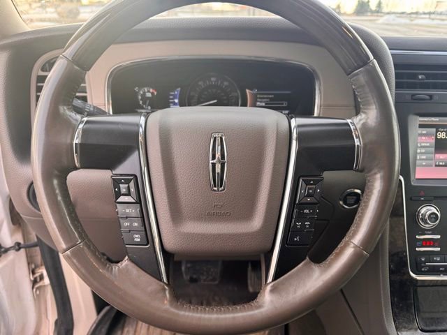 Used 2015 Lincoln Navigator L 4WD image 9