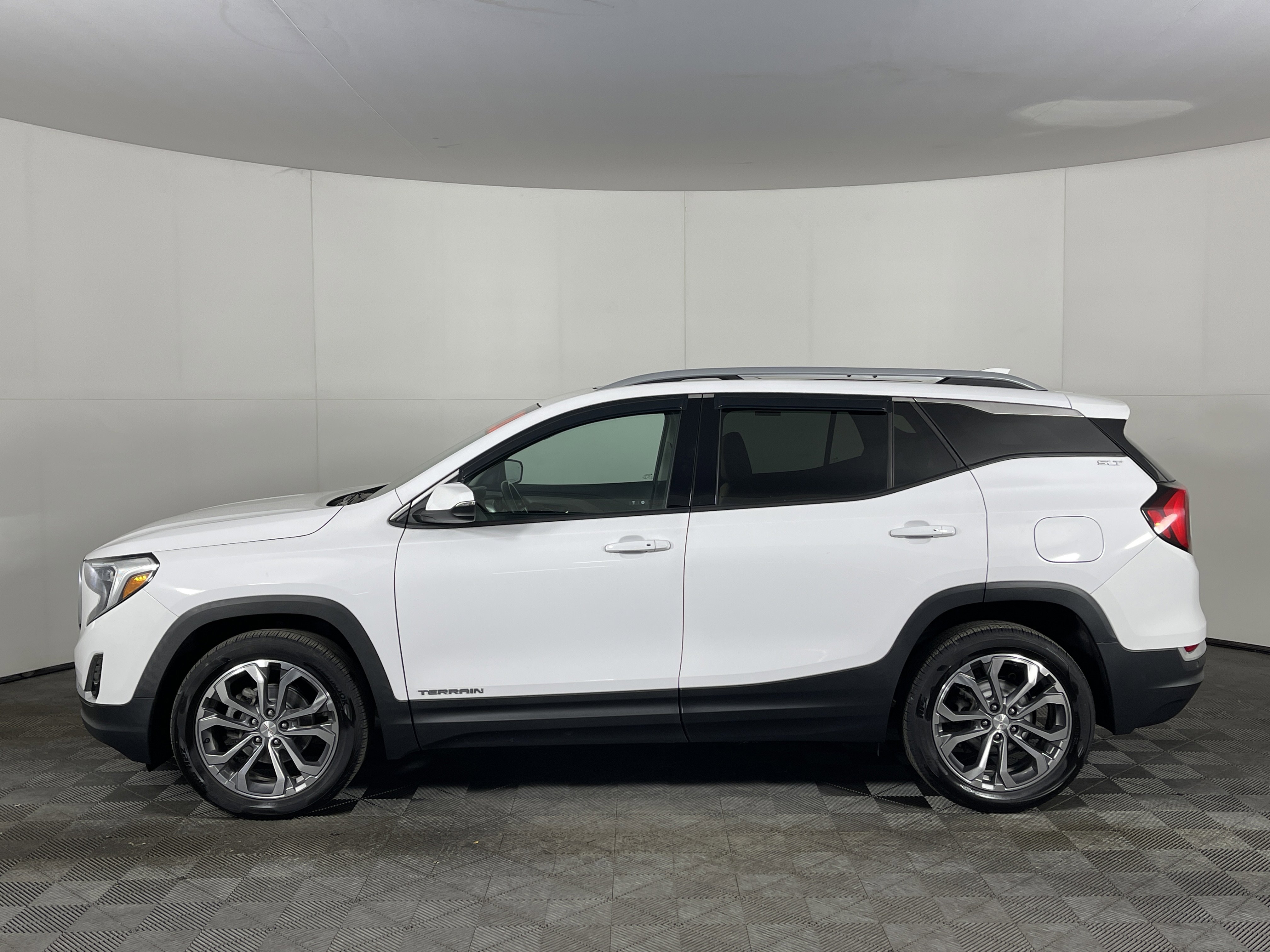 Used 2020 GMC Terrain SLT w/ Preferred Package image 3