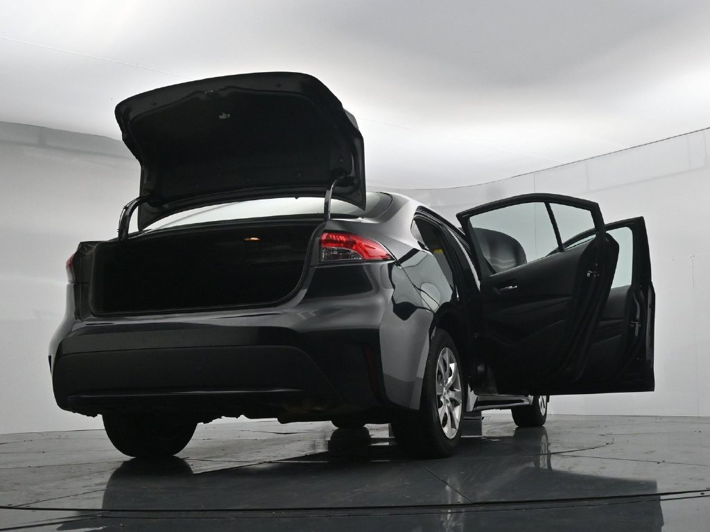 Used 2020 Toyota Corolla LE FWD image 41