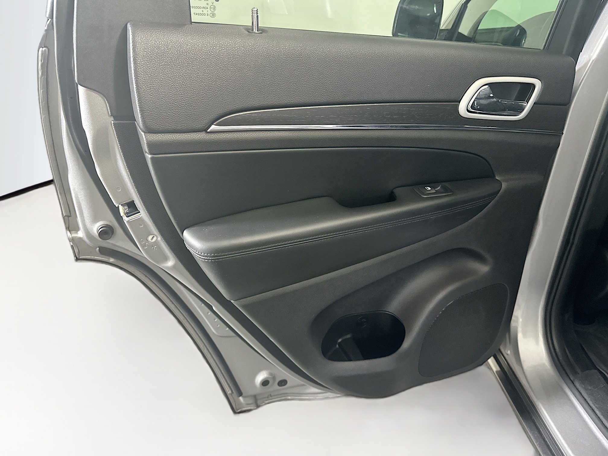 Used 2018 Jeep Grand Cherokee Limited image 28