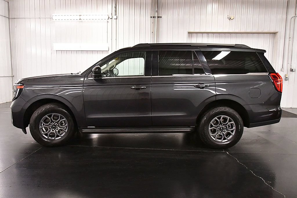 Used 2025 Ford Expedition Active AWD/4WD image 4