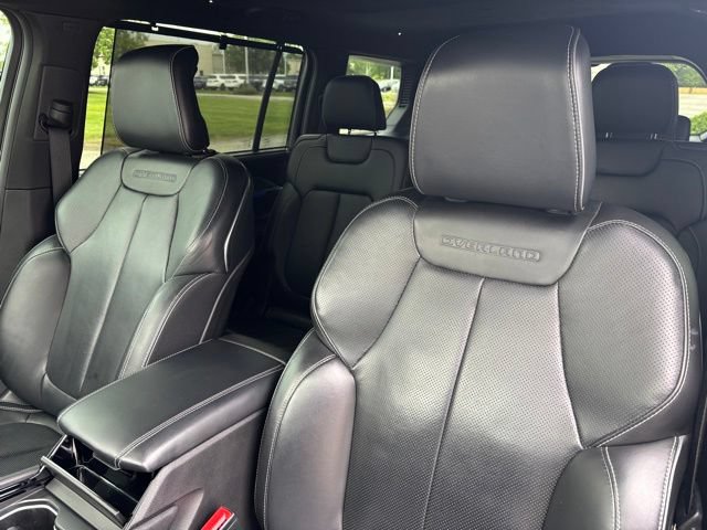 Used 2022 Jeep Grand Cherokee L Overland w/ Luxury Tech Group IV AWD/4WD image 18