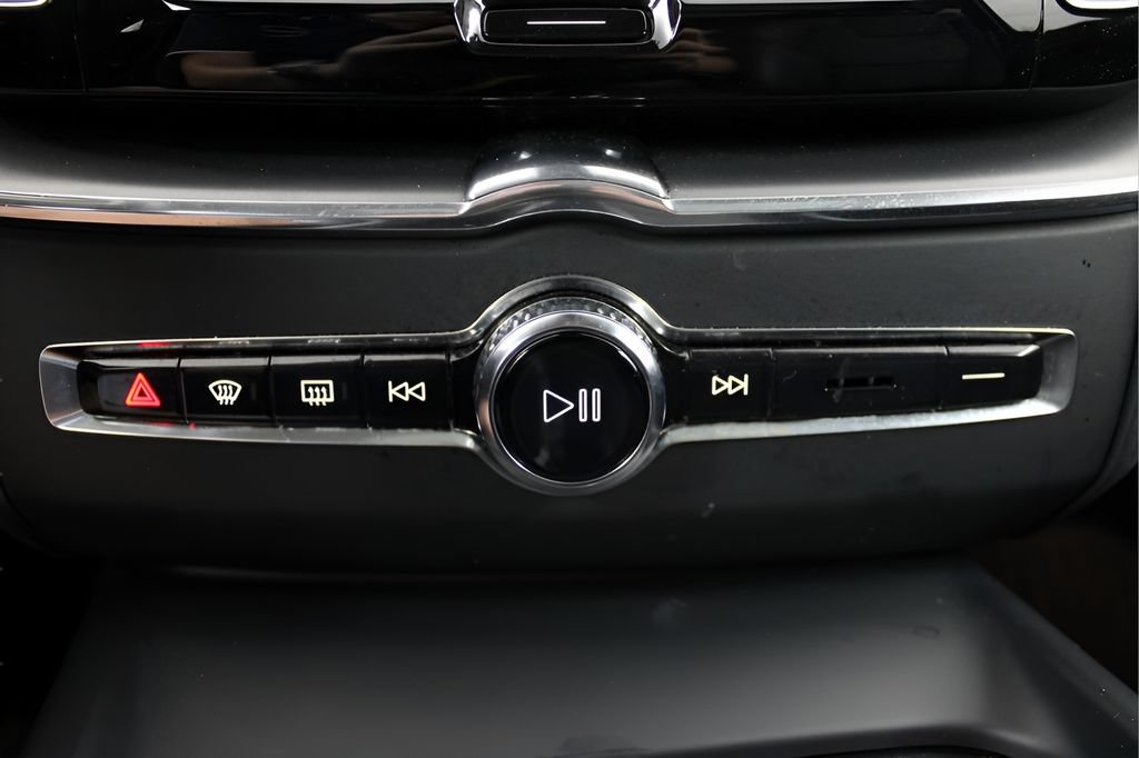 Used 2023 Volvo XC60 B5 Core w/ Climate Package AWD/4WD image 30