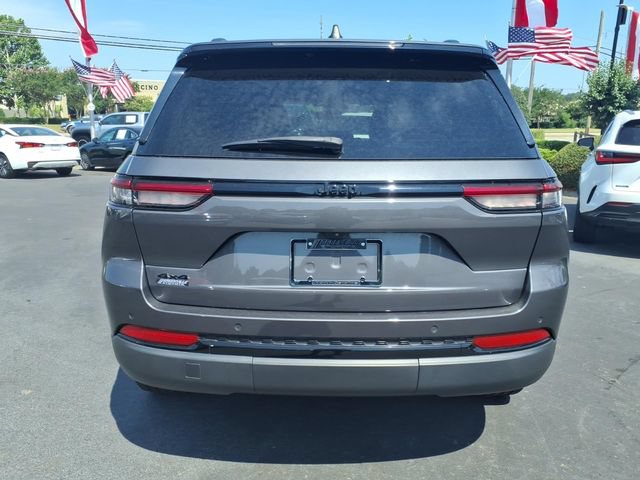 Used 2023 Jeep Grand Cherokee Altitude AWD/4WD image 2