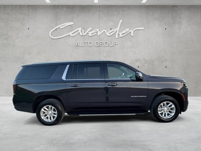 Used 2025 Chevrolet Suburban LT RWD image 17