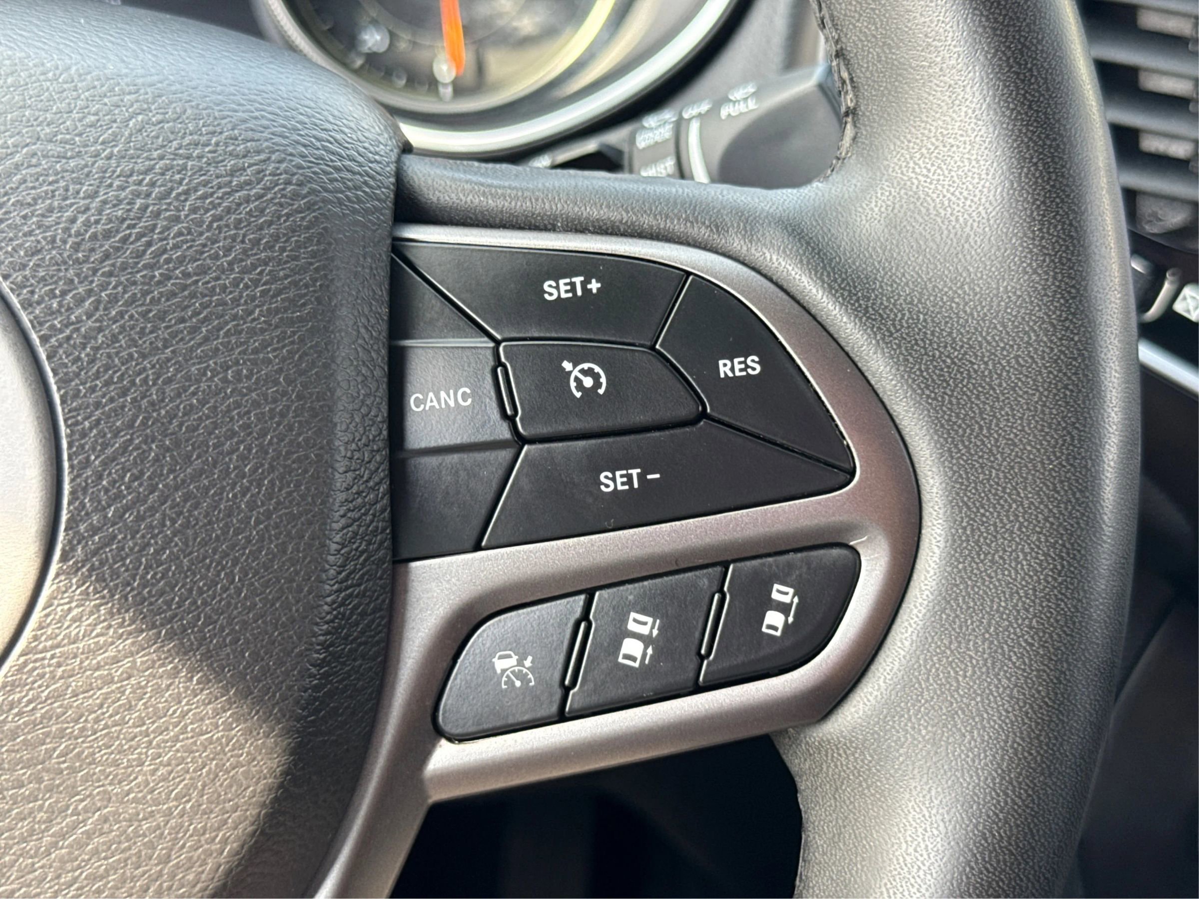 Used 2022 Jeep Cherokee Limited image 38