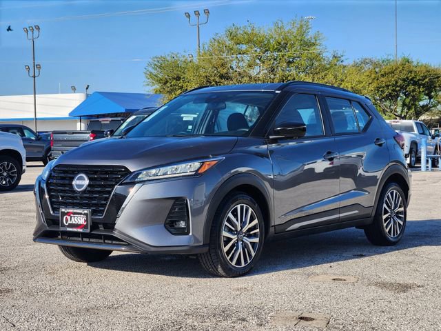 Used 2024 Nissan Kicks SR image 3