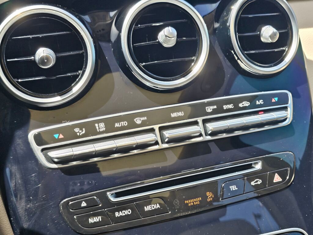 Used 2017 Mercedes-Benz GLC 300 4MATIC image 25