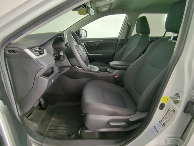 Used 2021 Toyota RAV4 LE AWD/4WD image 19