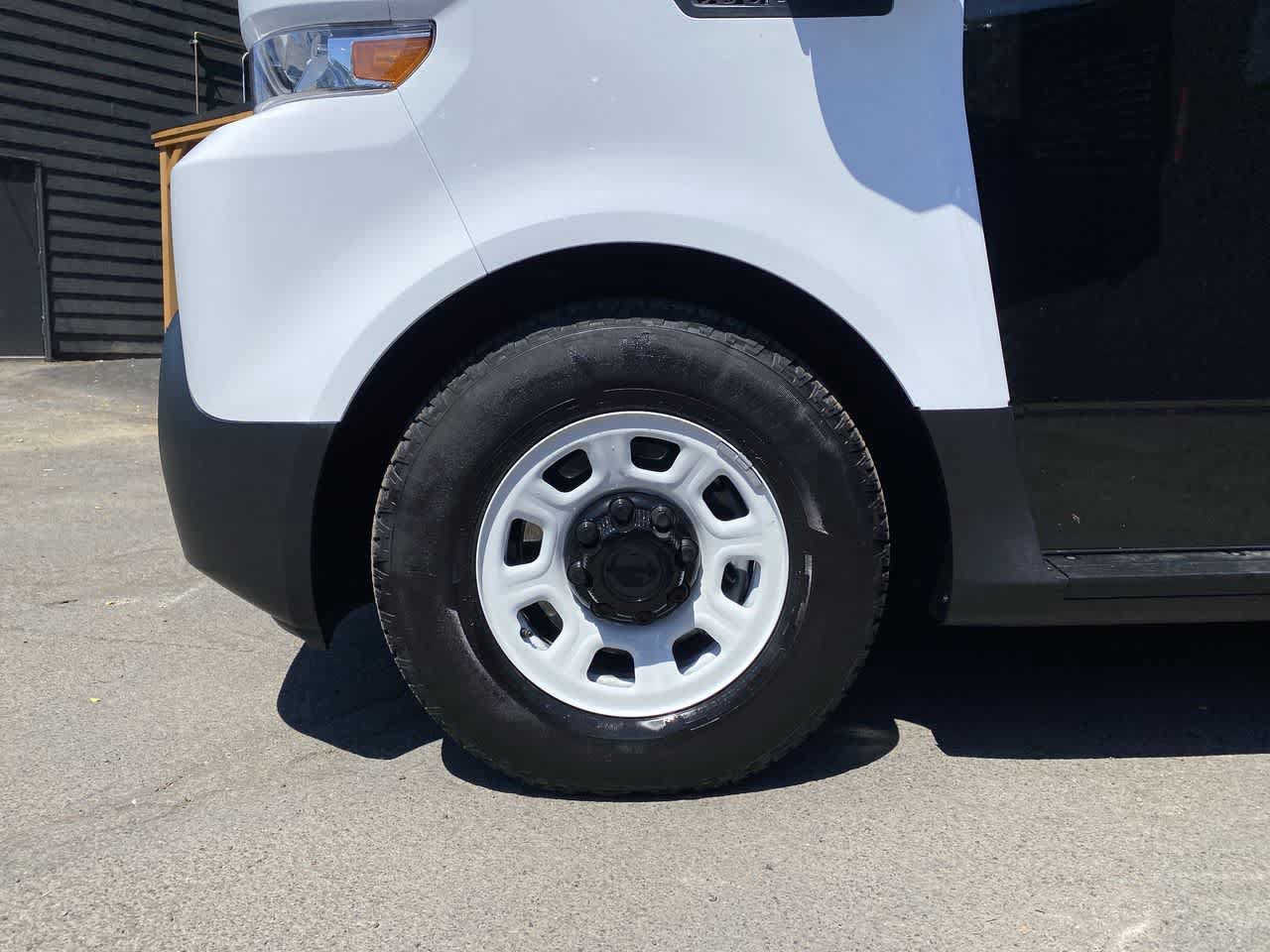 Used 2024 Chevrolet Brightdrop 600 w/ Commercial Equipment Package AWD/4WD image 11
