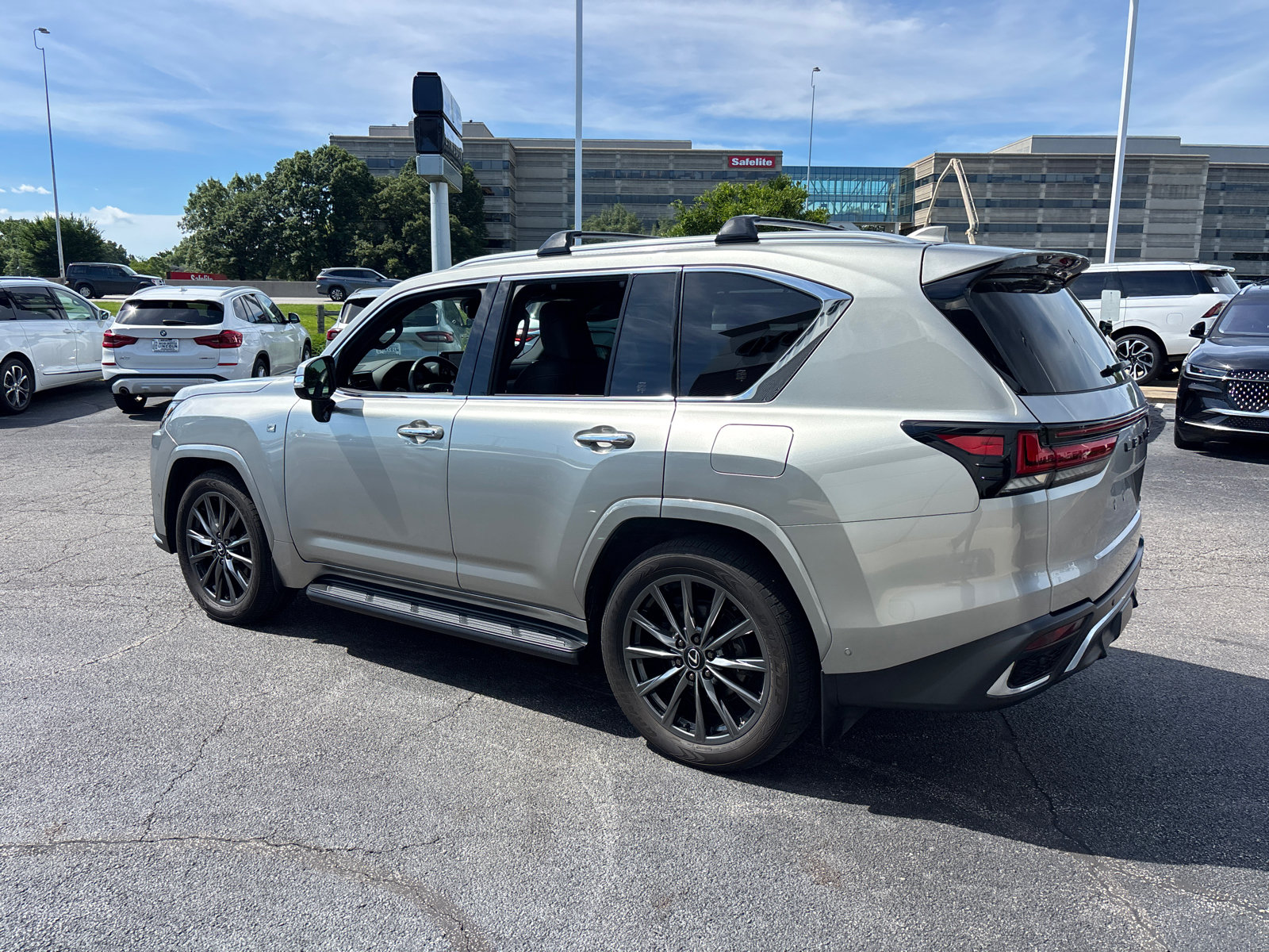 Used 2025 Lexus LX 700h F Sport AWD/4WD image 5