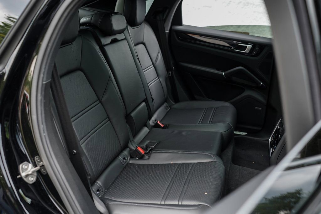 Used 2023 Porsche Cayenne Coupe w/ Premium Package image 24