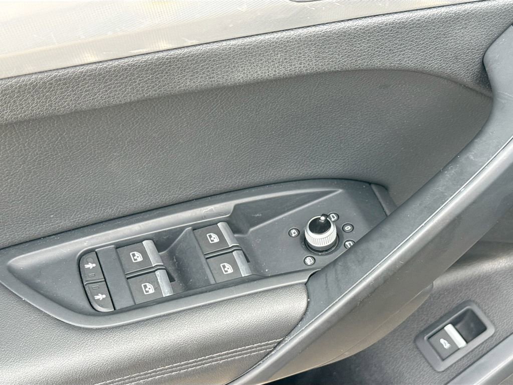 Used 2020 Audi Q5 2.0T Titanium Premium Plus w/ Premium Plus Package image 23