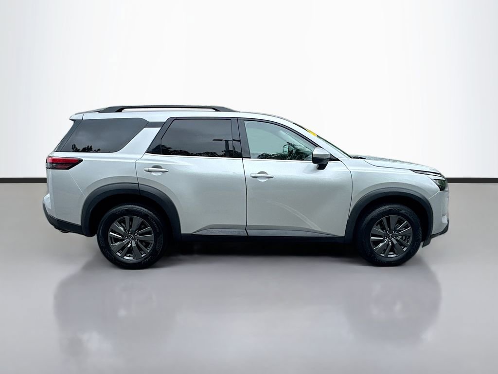 Used 2023 Nissan Pathfinder SV AWD/4WD image 9