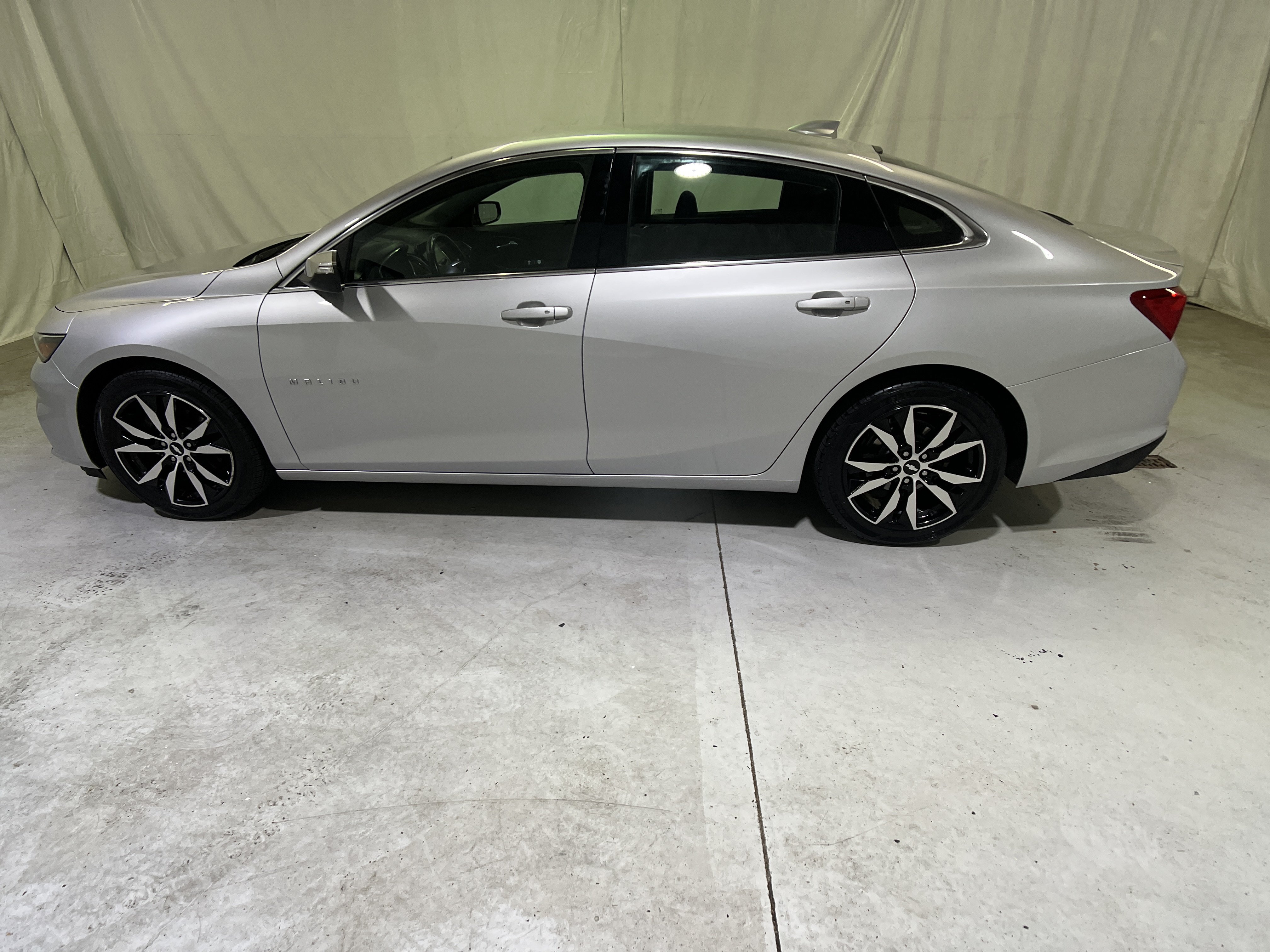 Certified 2018 Chevrolet Malibu LT FWD image 7
