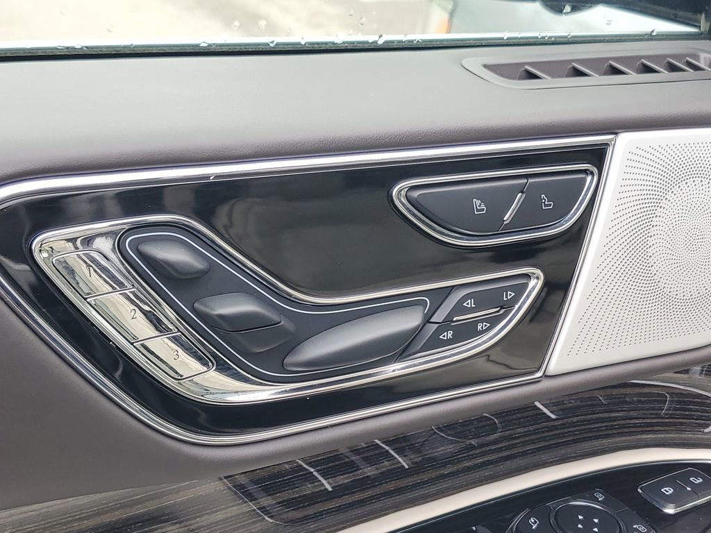 Used 2022 Lincoln Navigator L Black Label AWD/4WD image 10