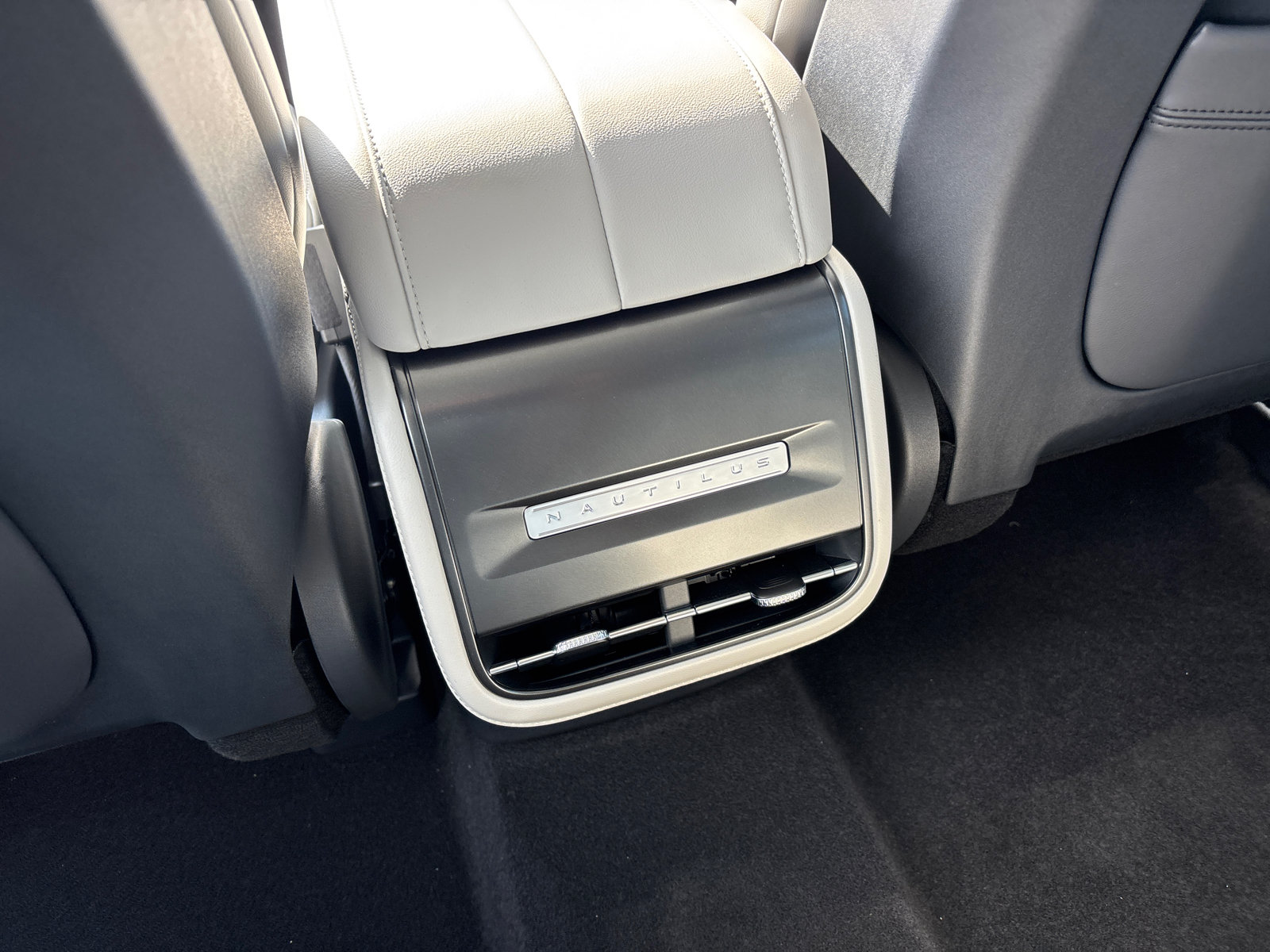 New 2026 Lincoln Nautilus Premier AWD/4WD image 32