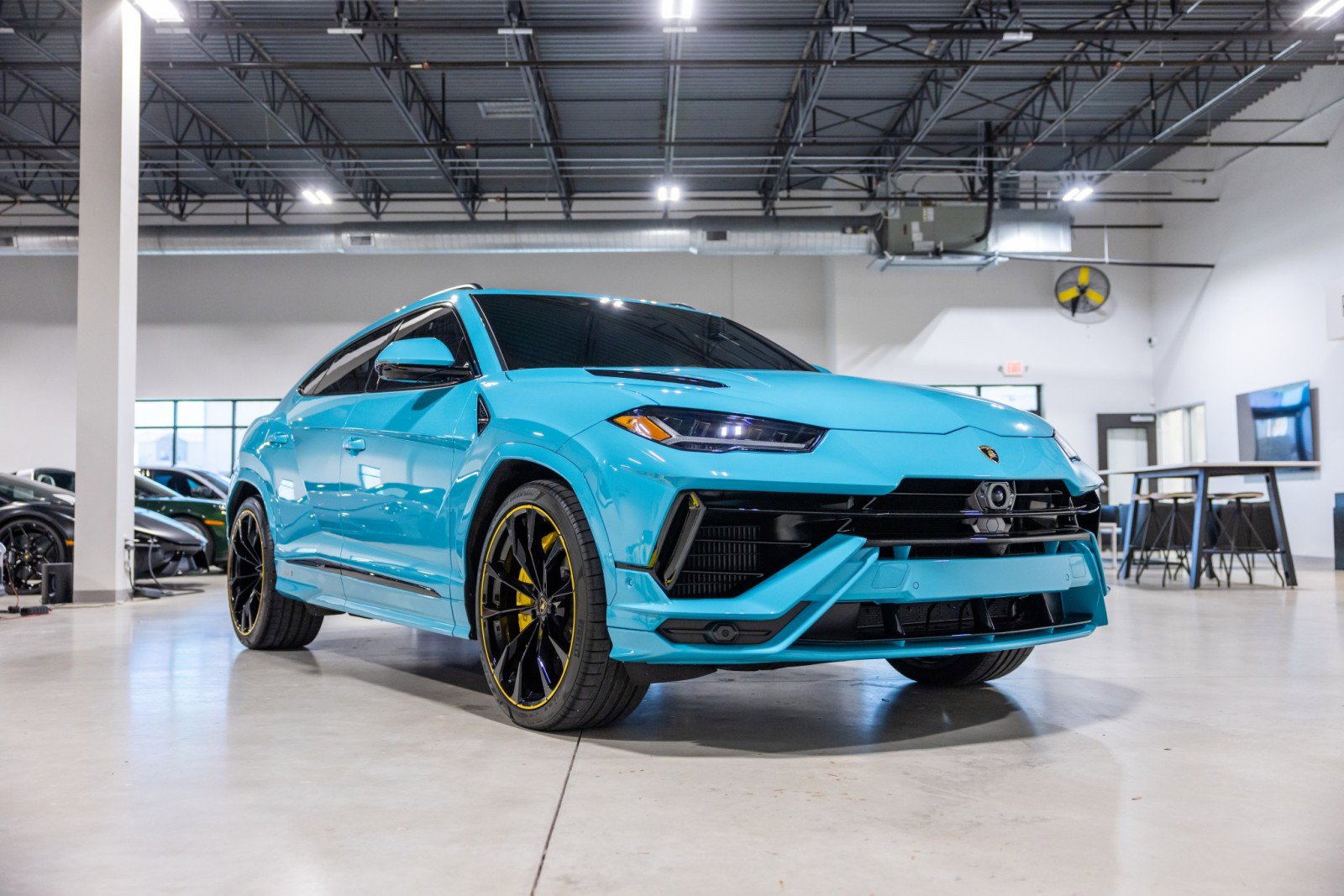 Used 2024 Lamborghini Urus S AWD/4WD image 3