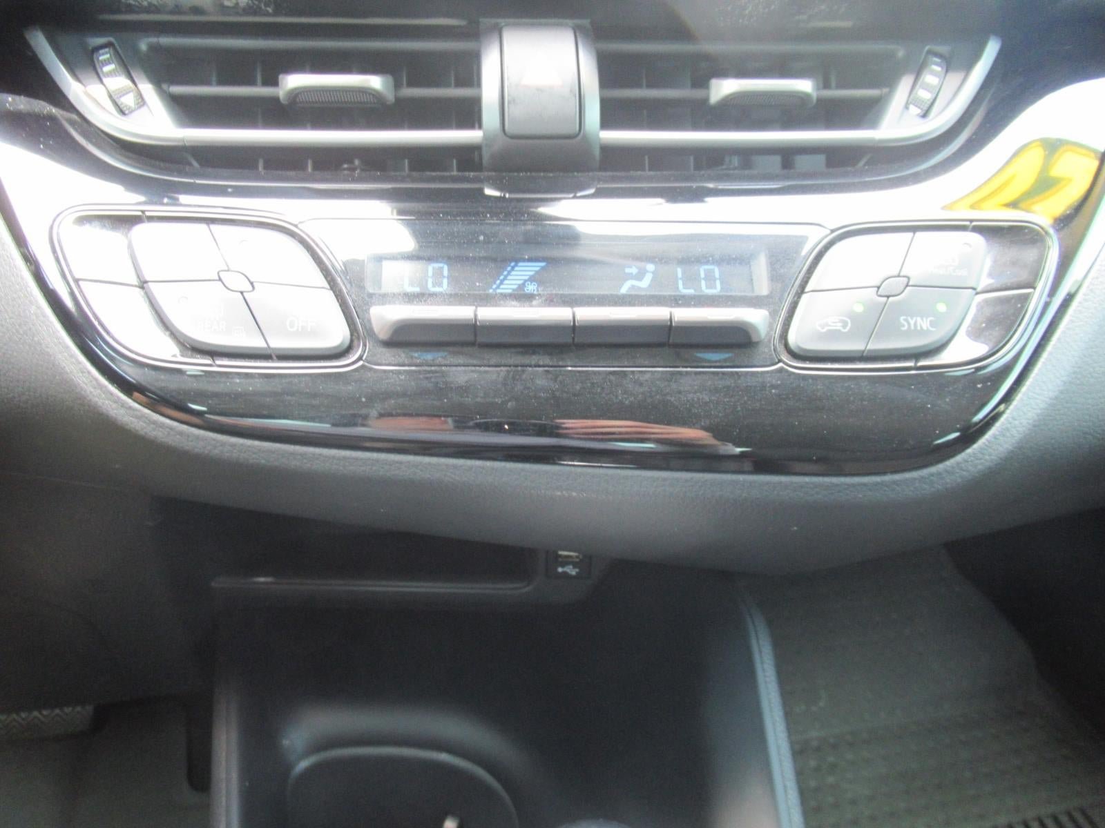 Used 2020 Toyota C-HR LE FWD image 27