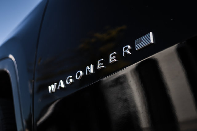 Used 2022 Jeep Wagoneer Series III w/ Premium Group I AWD/4WD image 33