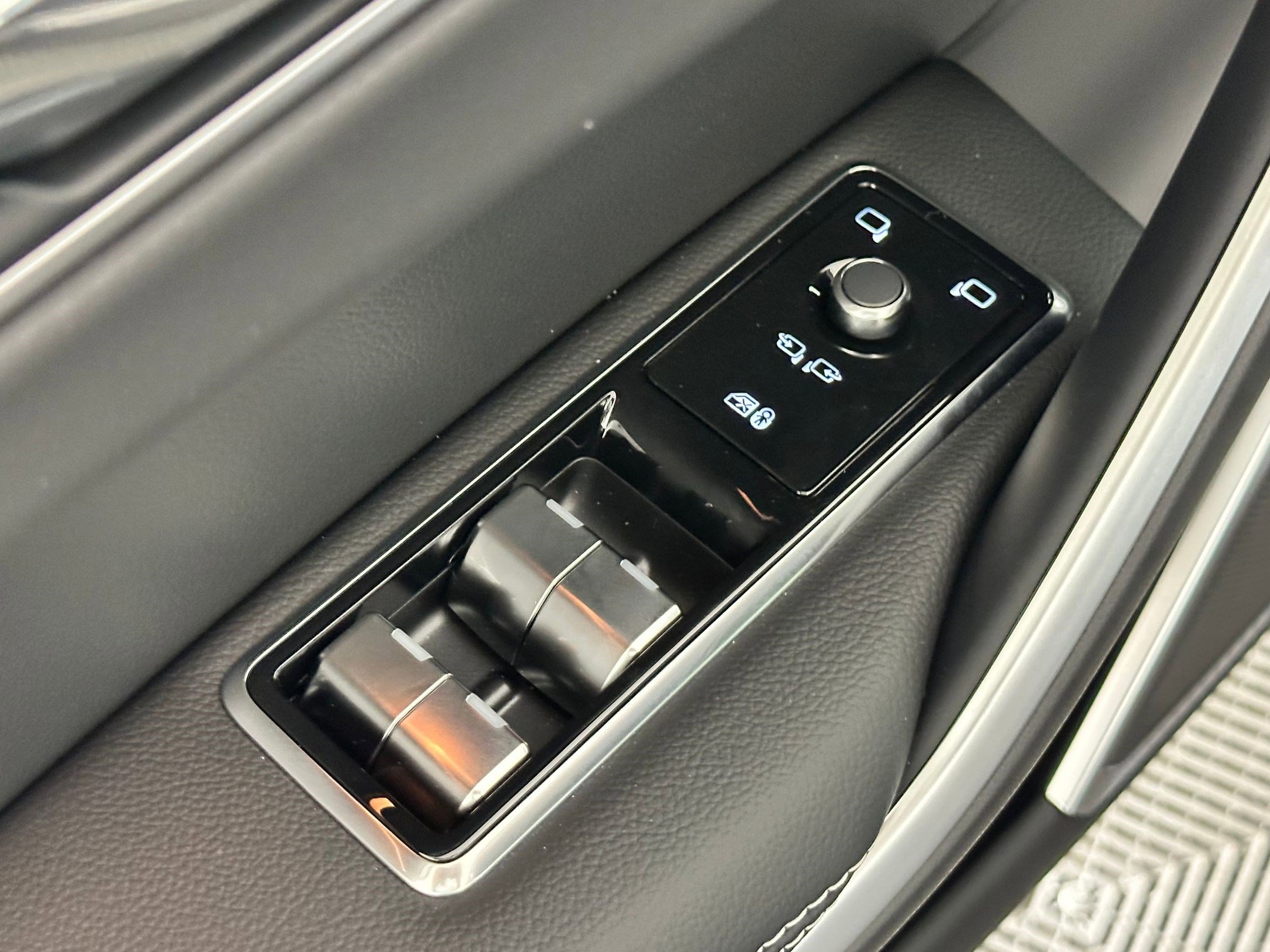 New 2026 Jaguar F-PACE R-Dynamic S image 20