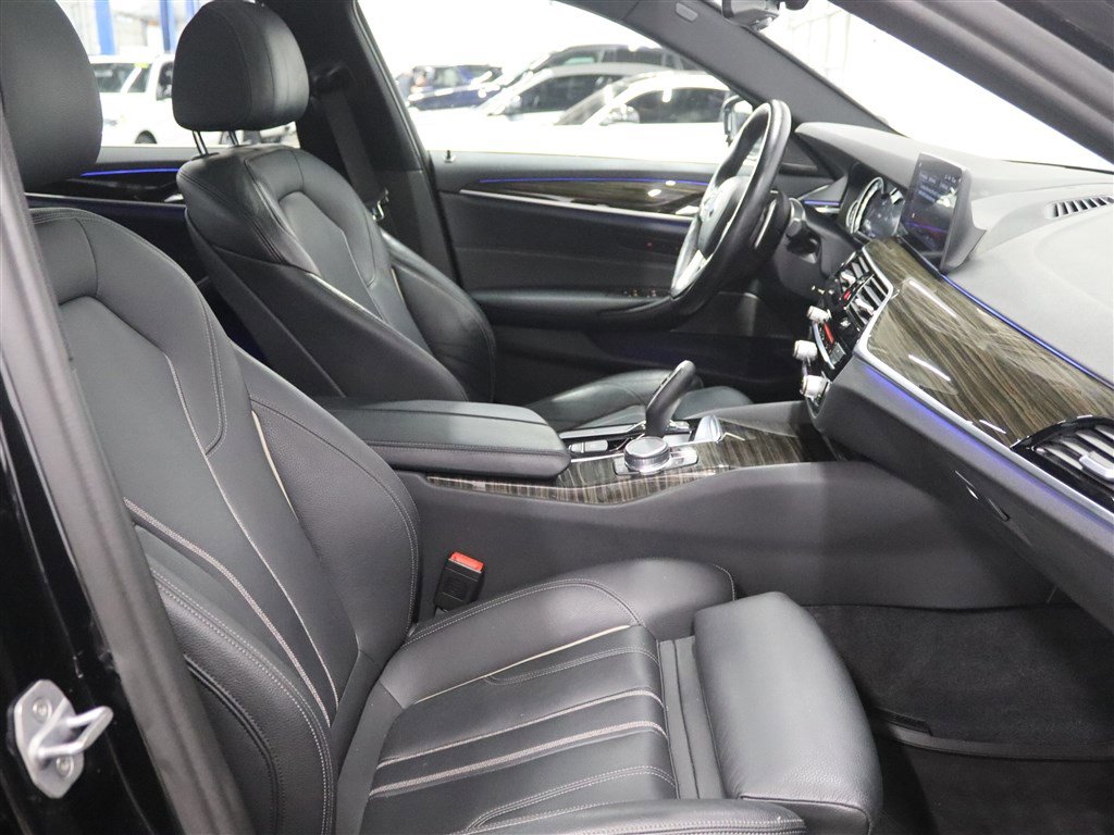 Used 2018 BMW 540i xDrive image 29