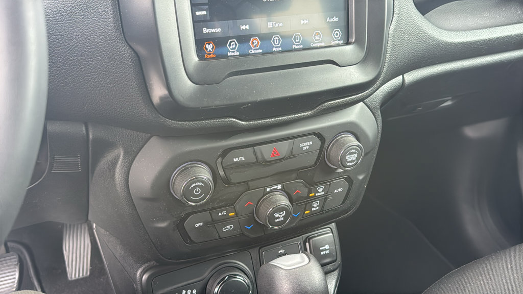 Used 2018 Jeep Renegade Latitude w/ Popular Equipment Group AWD/4WD image 21
