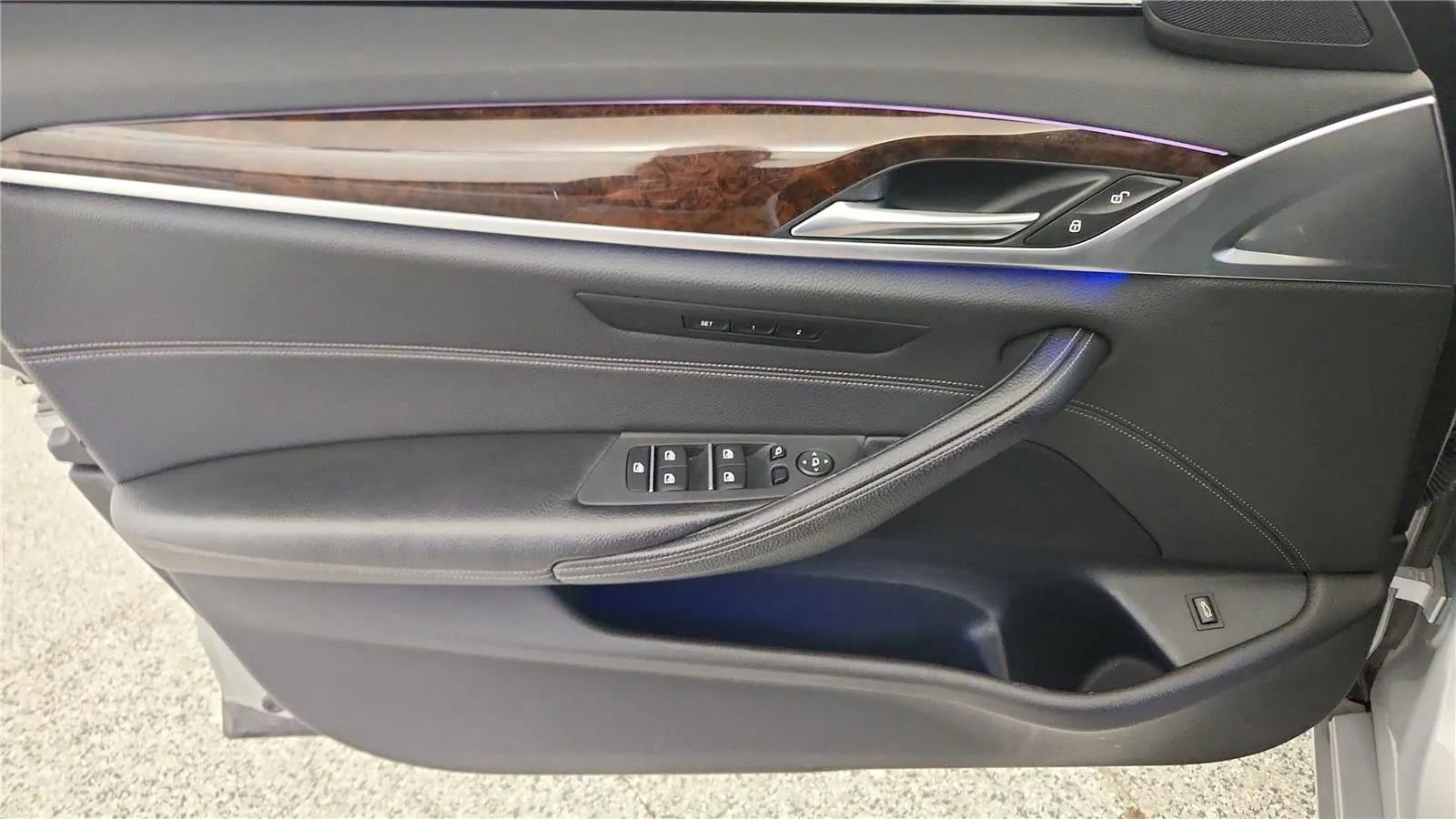 Used 2017 BMW 530i xDrive image 33