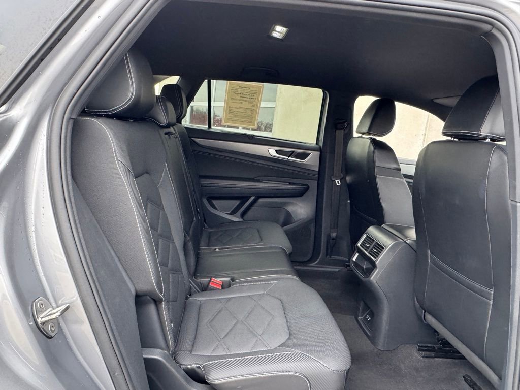 Used 2024 Volkswagen Atlas Cross Sport SE image 23