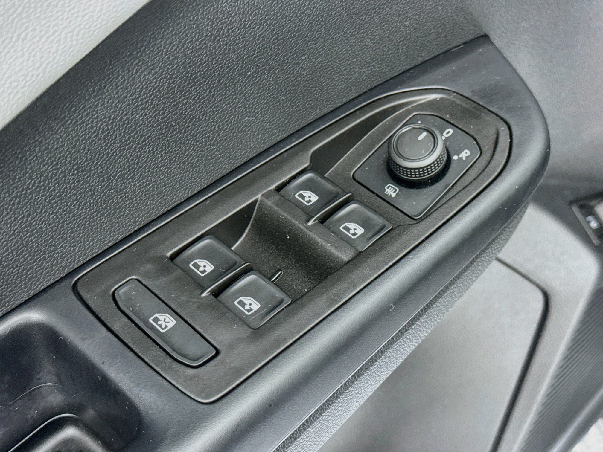 Used 2024 Volkswagen Taos SE AWD/4WD image 17