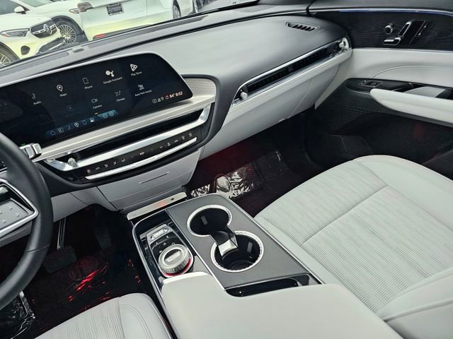 Used 2024 Cadillac Lyriq Luxury w/ LPO, Floor Liner Package image 33