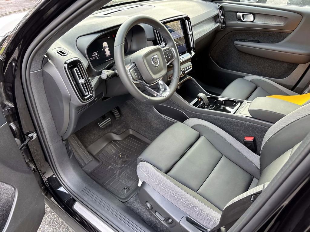 Used 2024 Volvo XC40 Recharge Core w/ Protection Package Premier image 25