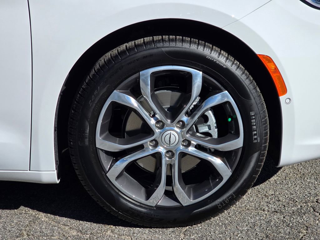 New 2026 Chrysler Pacifica Pinnacle image 16