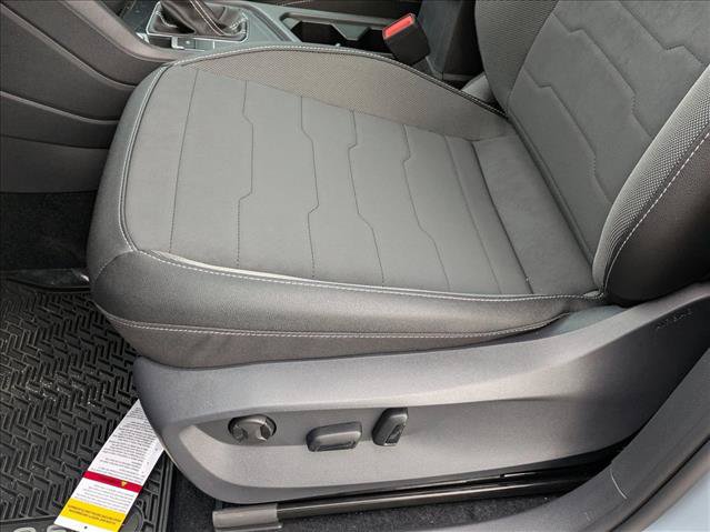 New 2026 Volkswagen Taos SE FWD image 4