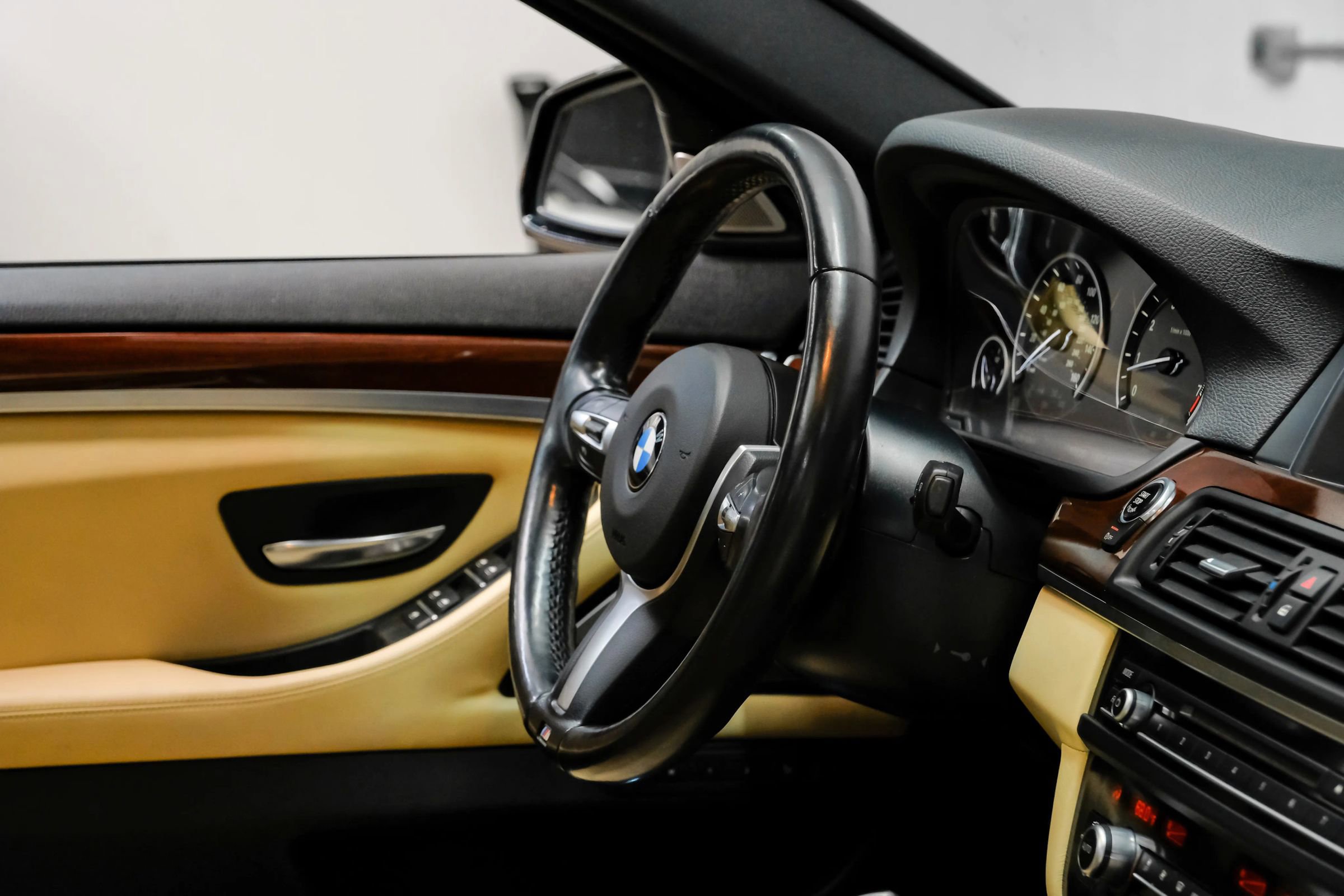 Used 2014 BMW 535i xDrive Sedan AWD/4WD image 16