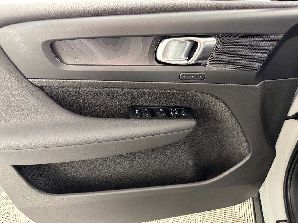 Certified 2023 Volvo C40 Recharge Core w/ Protection Package Premier AWD/4WD image 16