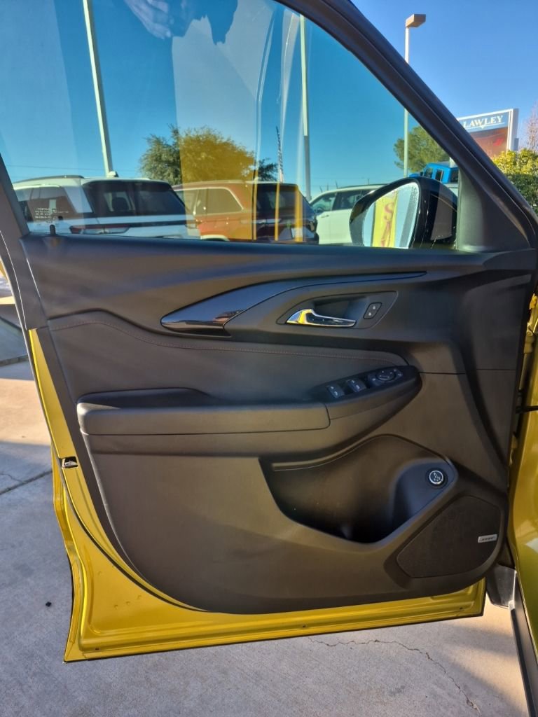 Used 2023 Chevrolet TrailBlazer RS w/ Sun and Liftgate Package FWD image 13