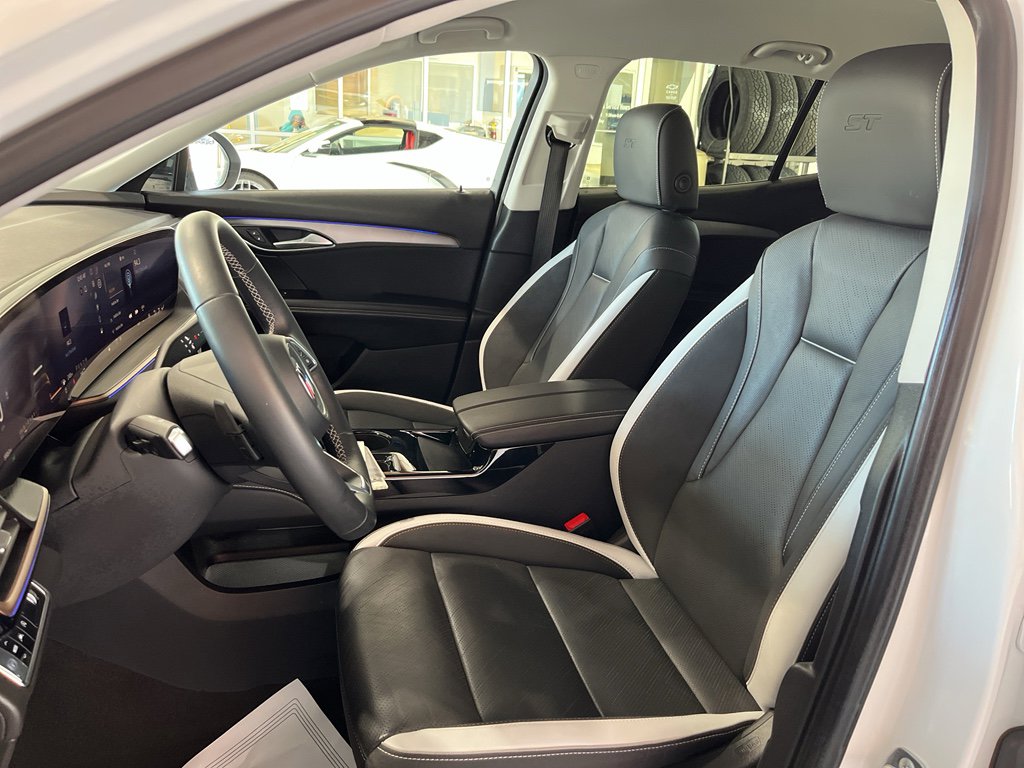 Used 2025 Buick Envision Sport Touring image 12