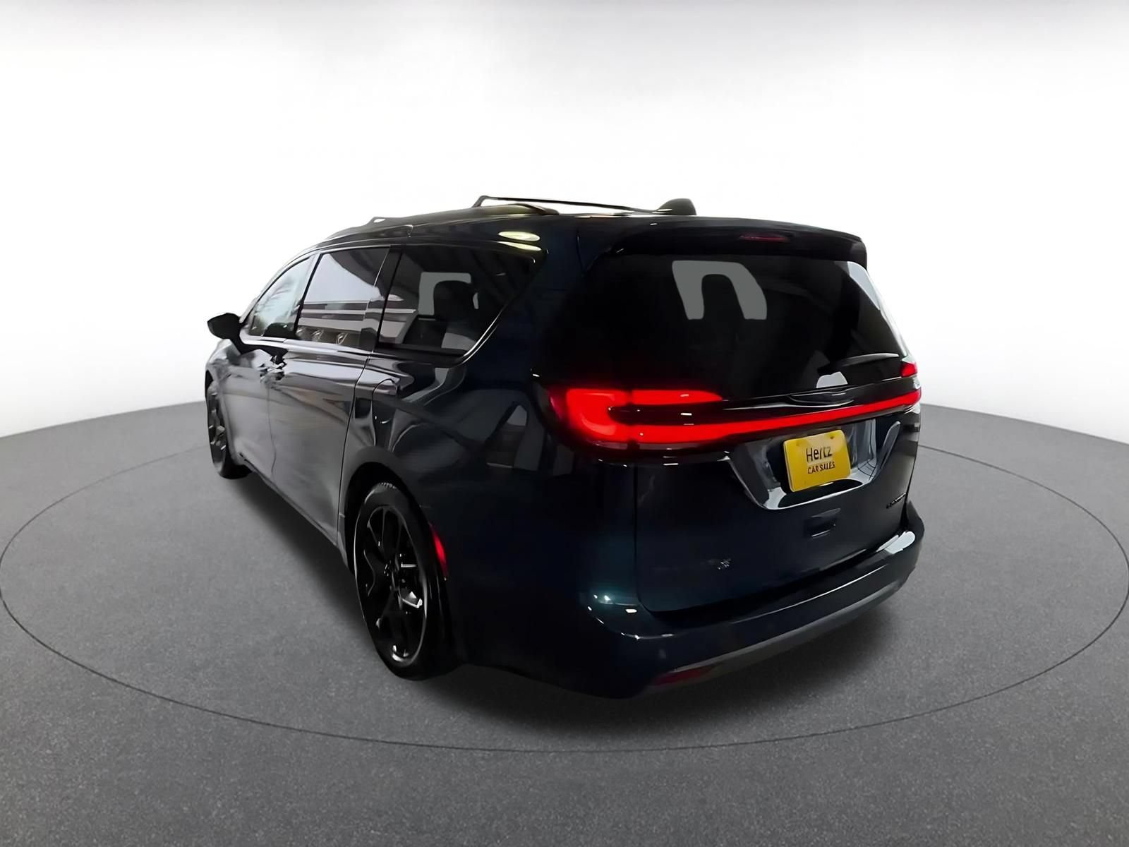 Used 2025 Chrysler Pacifica Limited FWD image 10