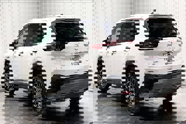 Used 2023 Nissan Rogue S image 12