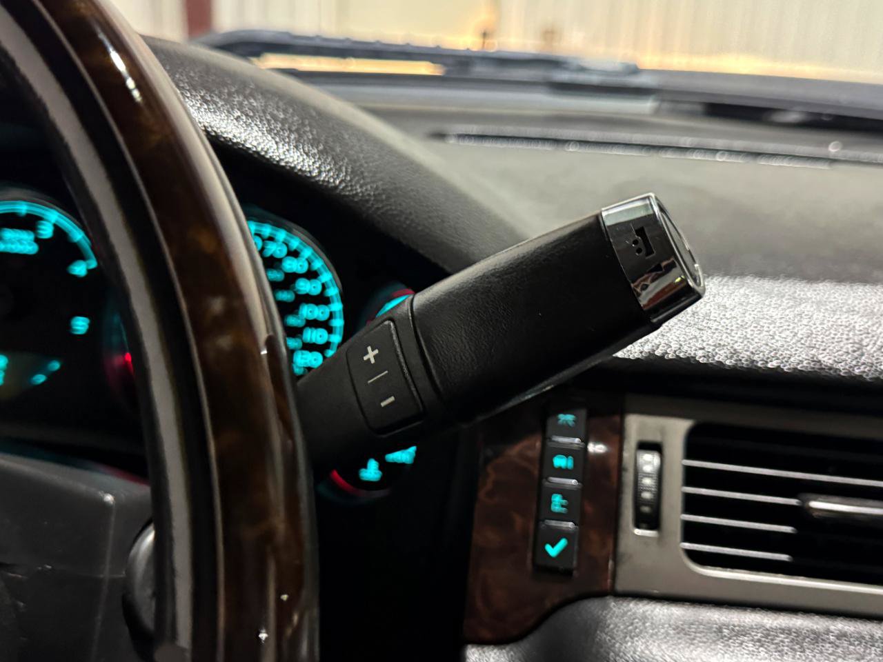 Used 2011 GMC Sierra 3500 Denali AWD/4WD image 23