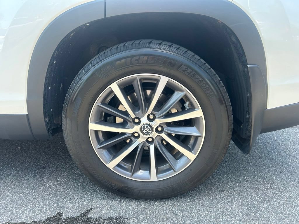 Used 2019 Toyota Highlander XLE AWD/4WD image 28