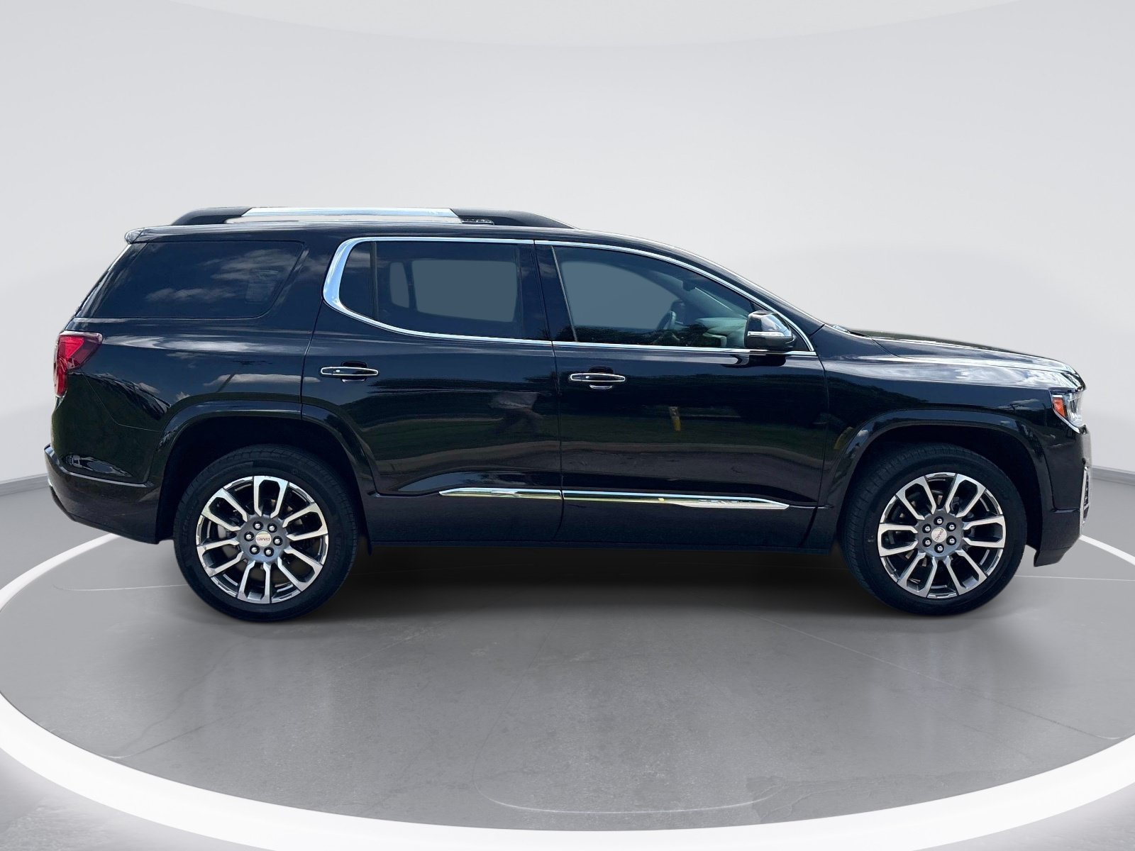 Used 2023 GMC Acadia Denali w/ Denali Technology Package FWD image 9