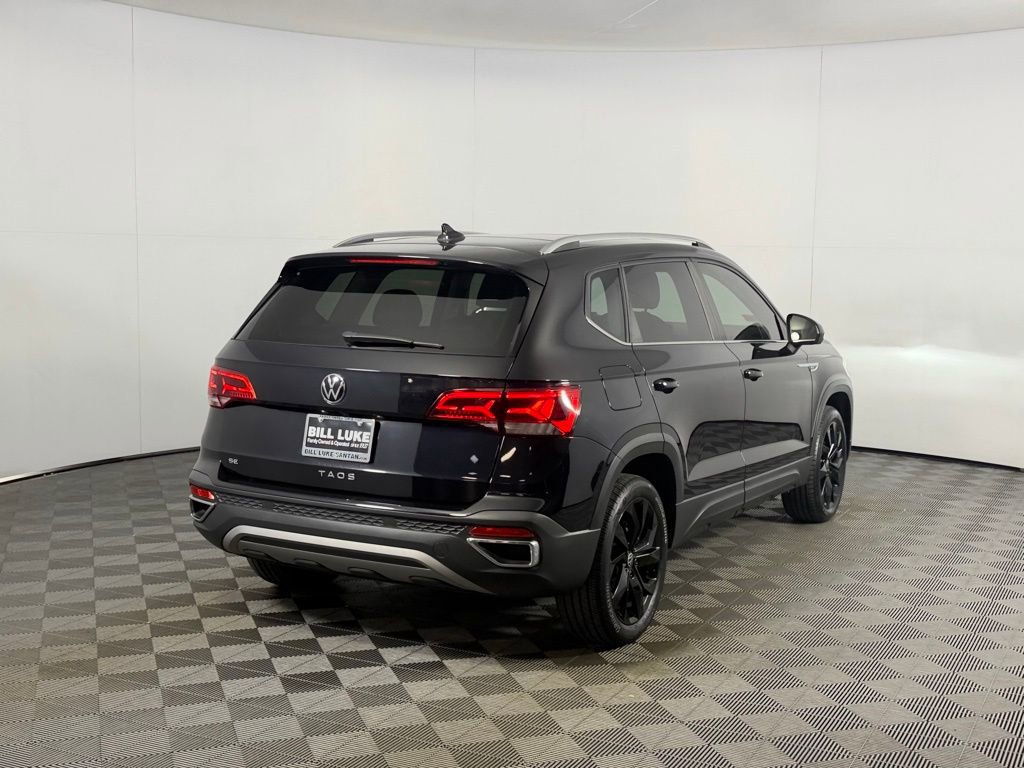 Used 2023 Volkswagen Taos SE w/ Panoramic Sunroof Package image 7