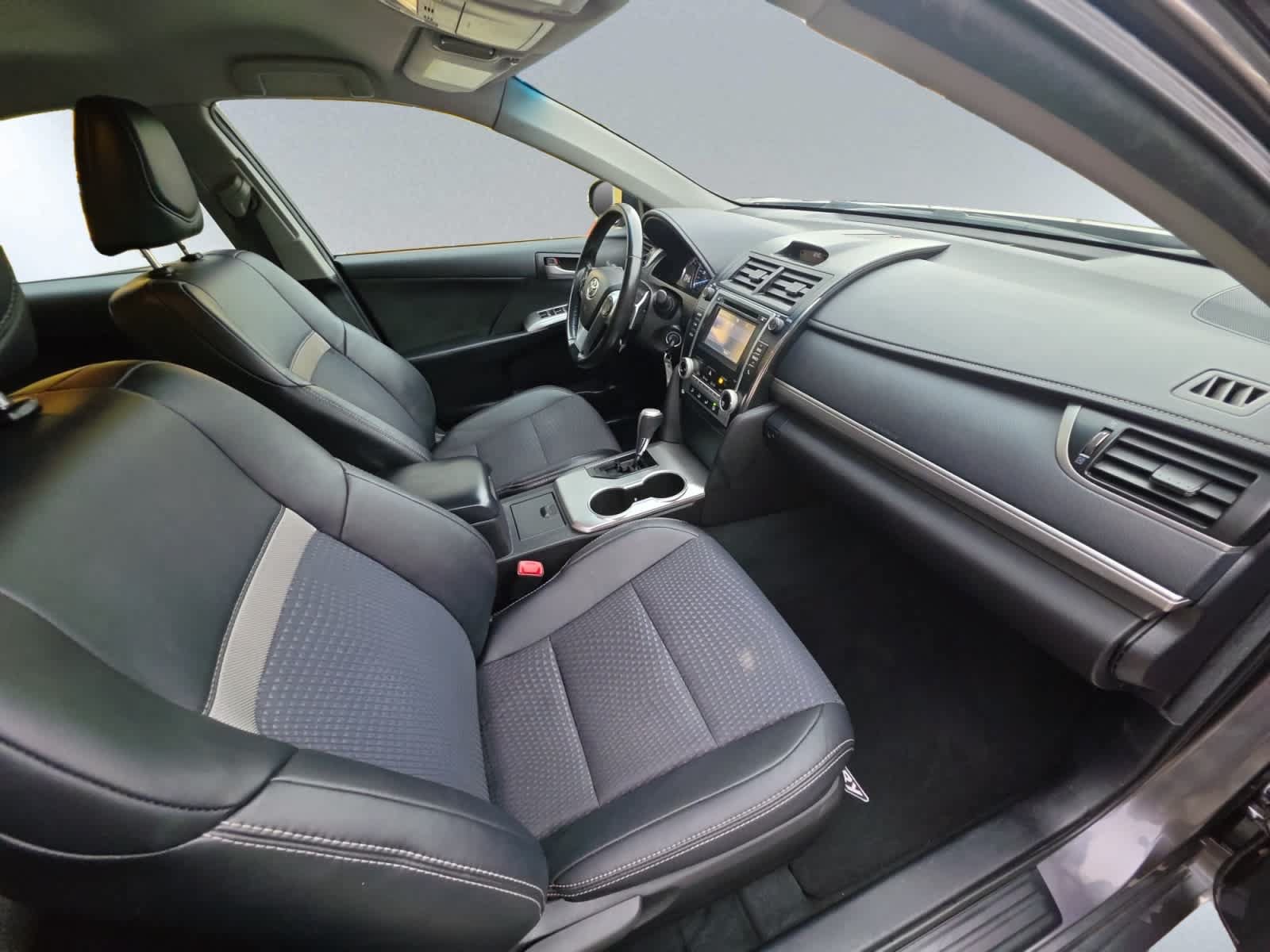 Used 2014 Toyota Camry SE FWD image 20